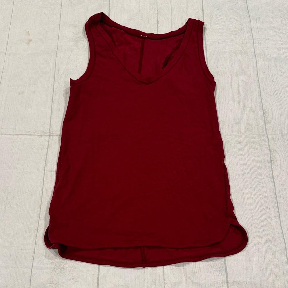 Lululemon EUC Cranberry vneck  Sleeveless Tank size 6